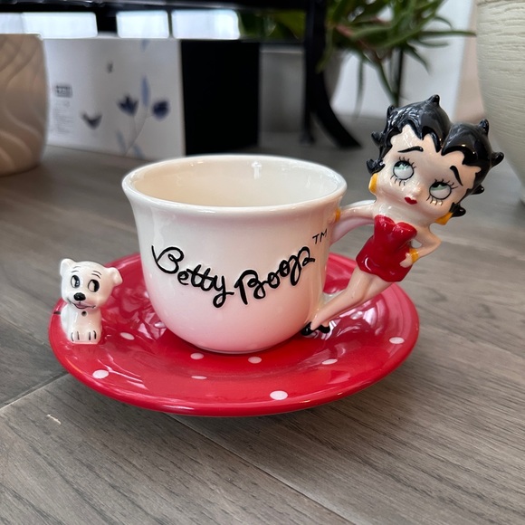 Betty Boop teacup and saucer set - Picture 2 of 4